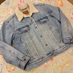 Levi's Denim Ex-Boyfriend Sherpa Trucker Jean Jacket Size Medium ☁️🩵☁️🩵☁️🩵☁️